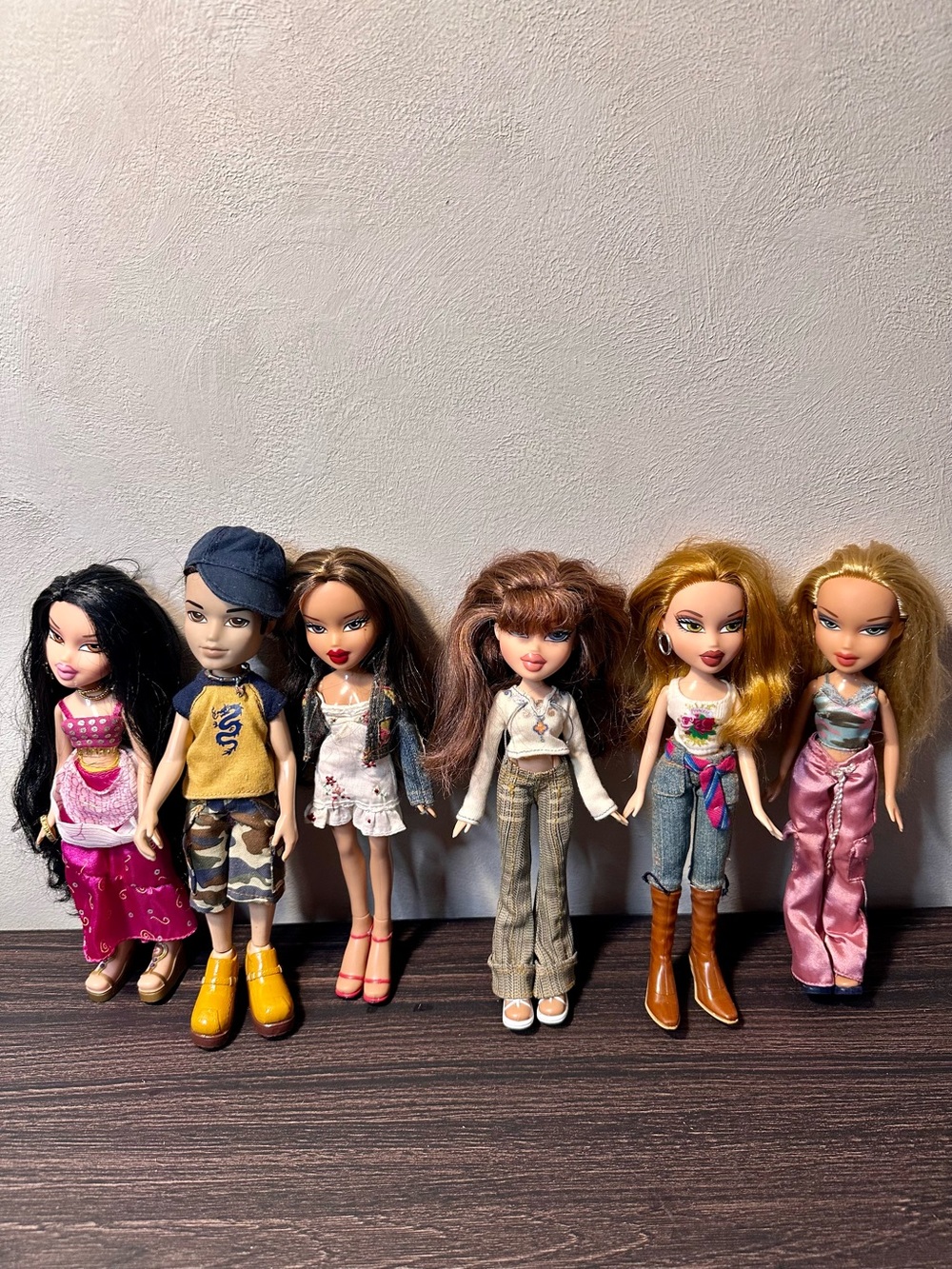 Bratz dolls lot of 6 Genie Magic Jade Nighty Night Fianna 2001 Dana Yasmin Megyn